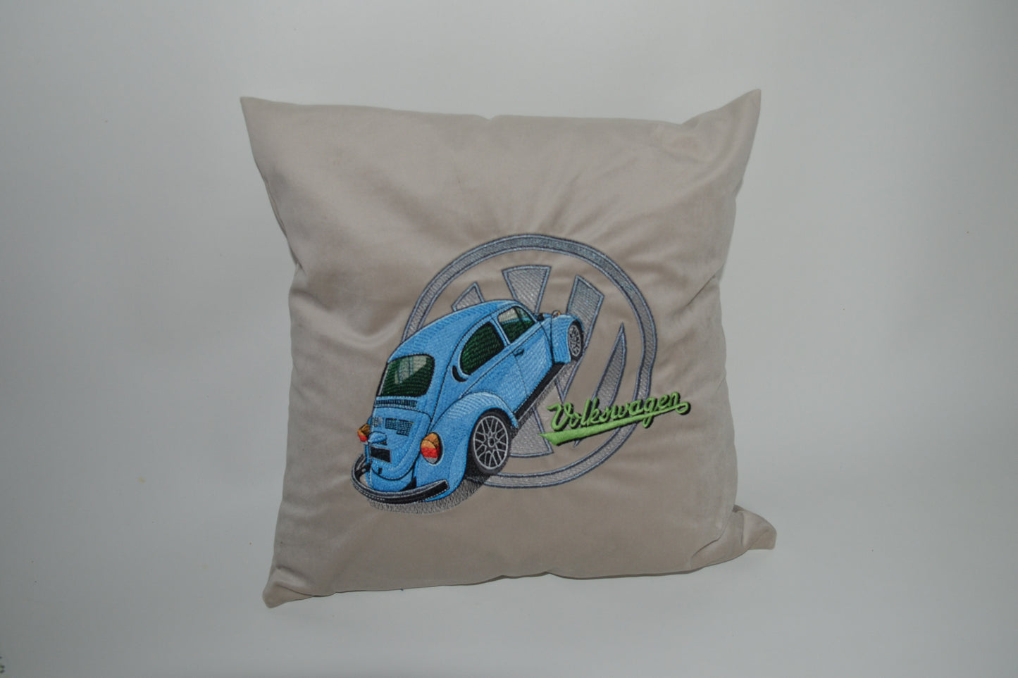 Okrasna blazina z vezenino Volkswagna hrošča