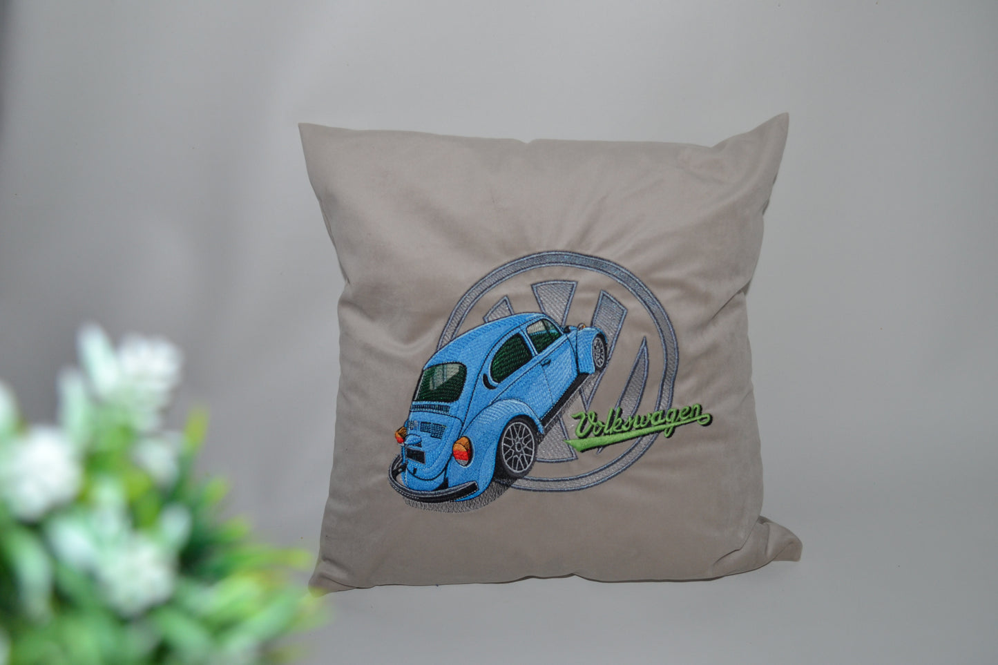 Okrasna blazina z vezenino Volkswagna hrošča