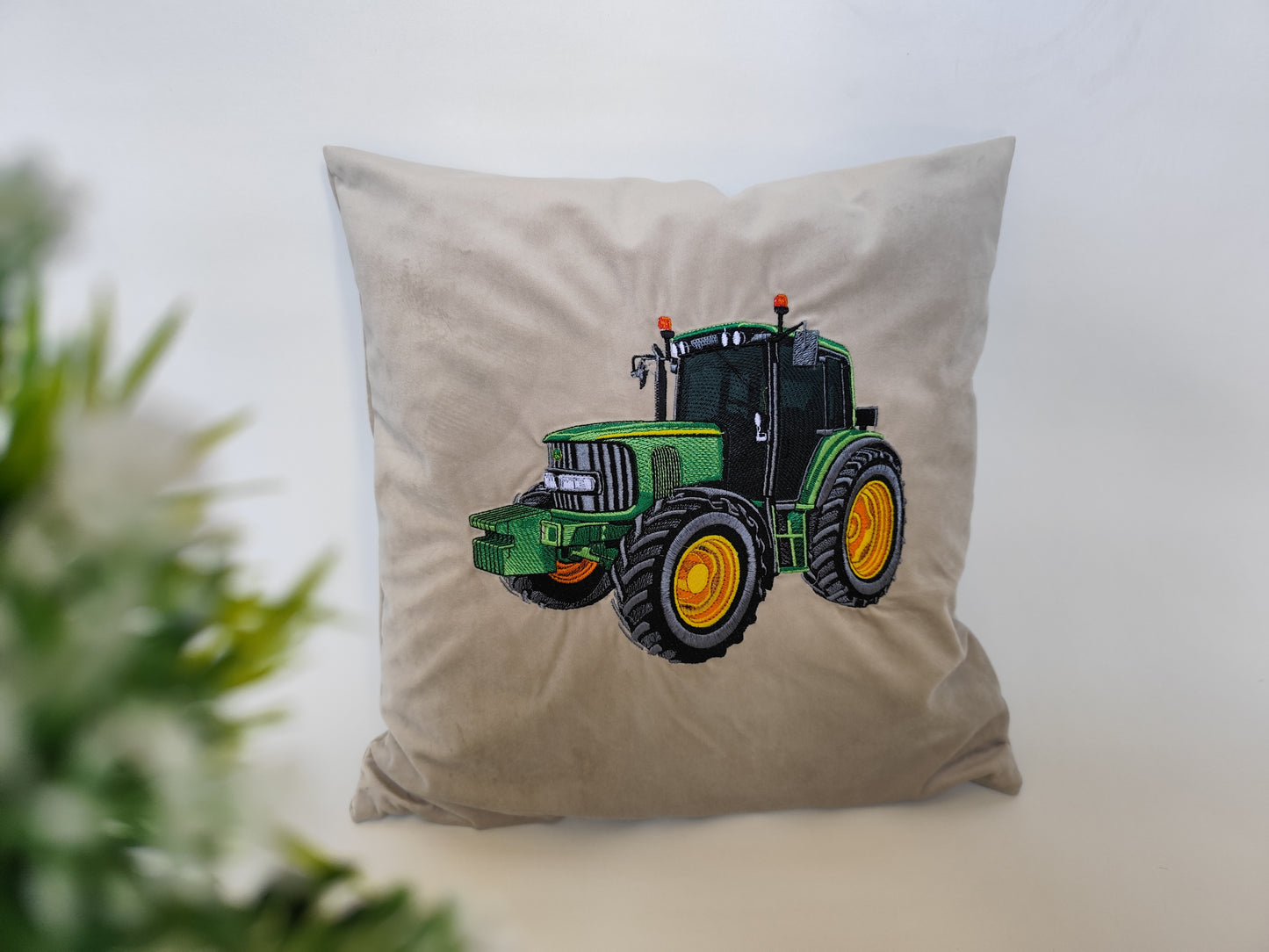Okrasna blazina z vezenino John Deere