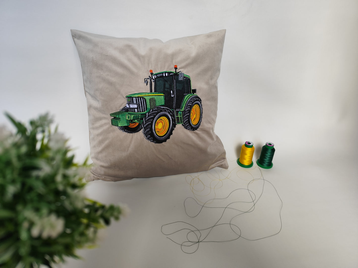 Okrasna blazina z vezenino John Deere