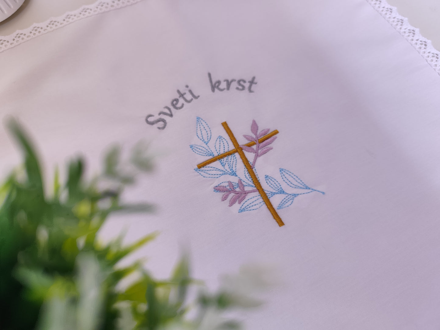 Krstni prtiček križ
