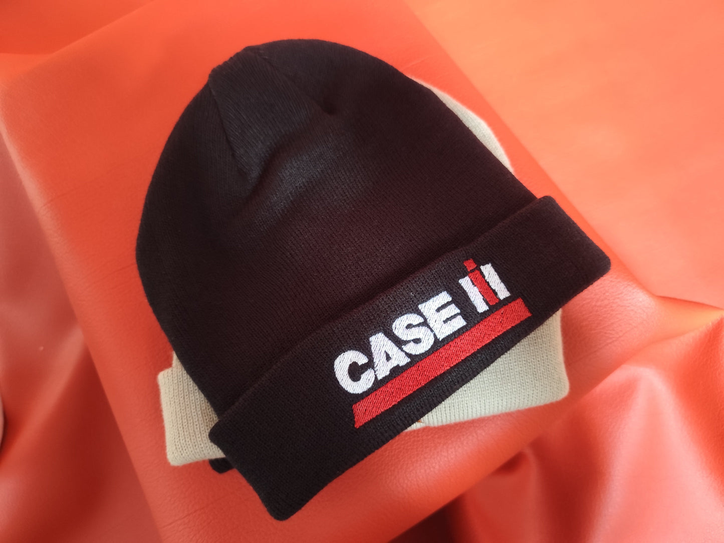 Kapa z vezenino case