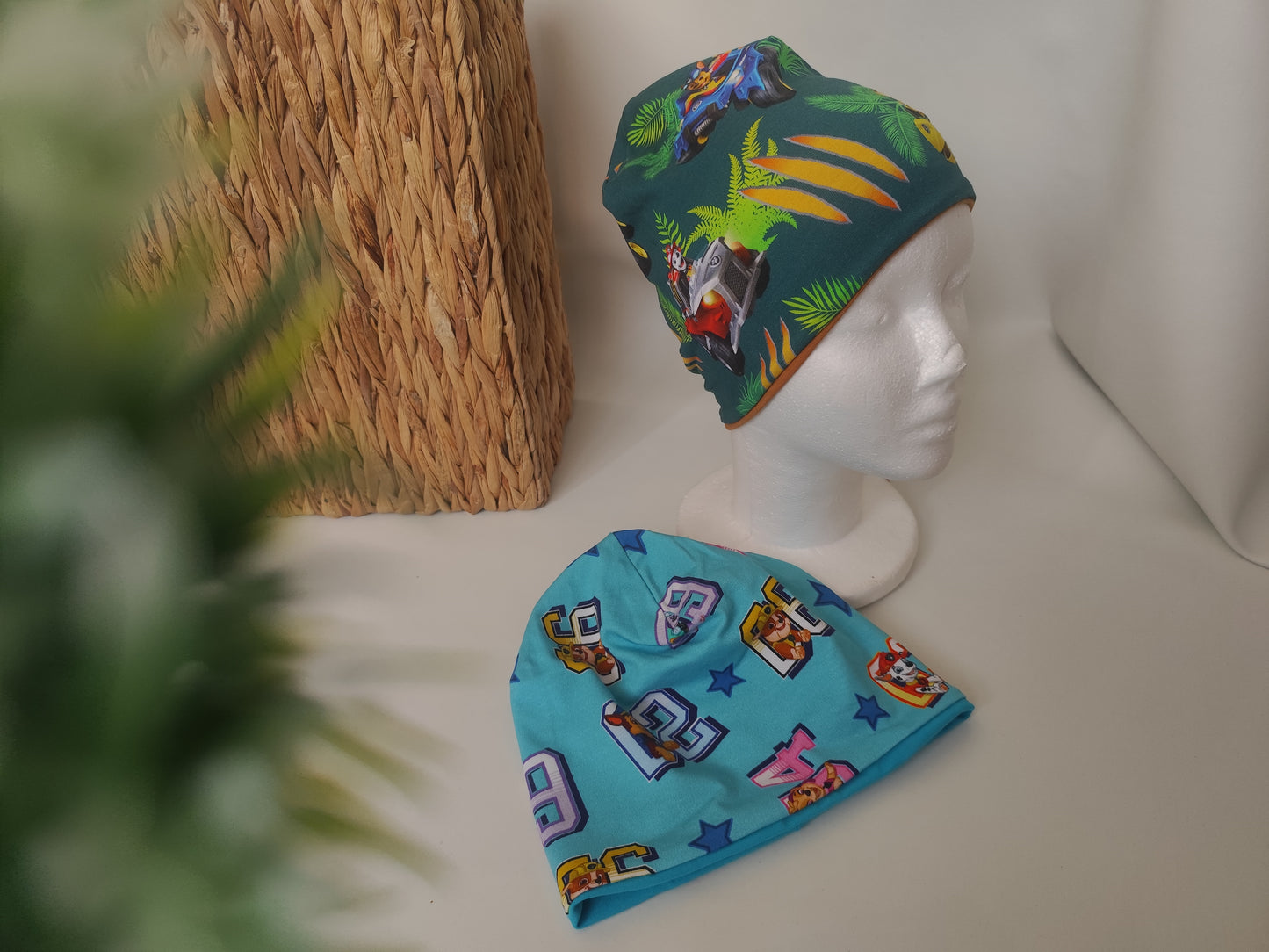 Zelena kapa s tačkami na patrulji