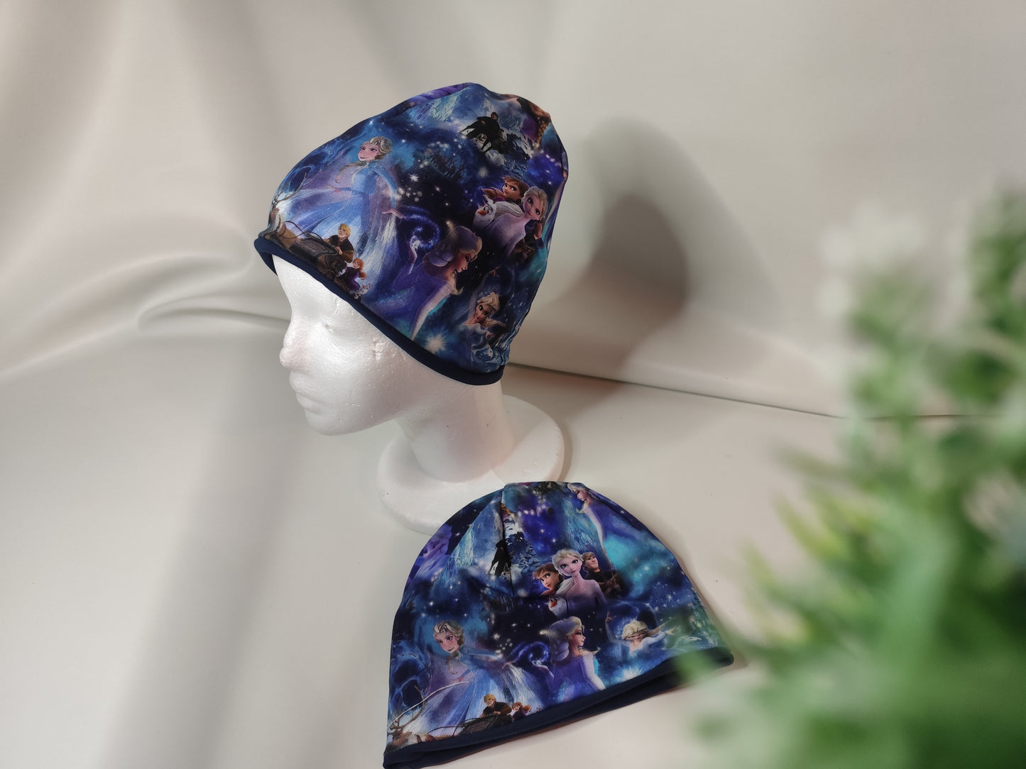 Temno modra kapa Frozen