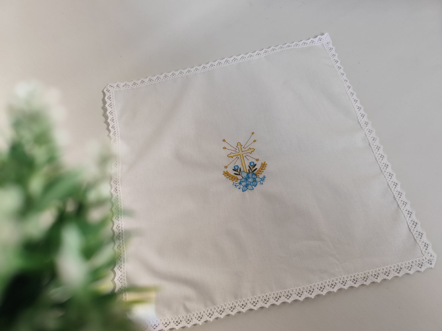 Velikonočni prtiček križ